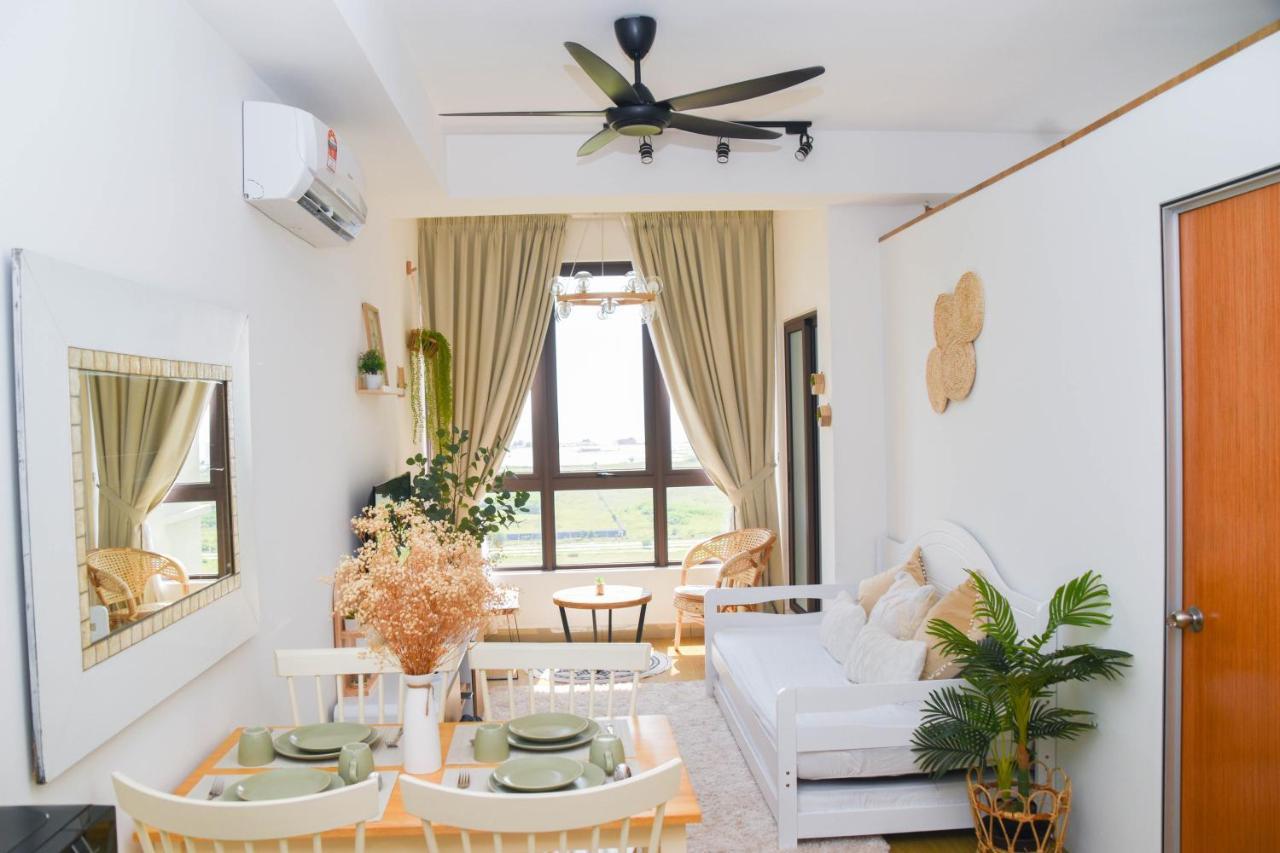 Seabreeze Seaview Super Cosy Bali Apartment